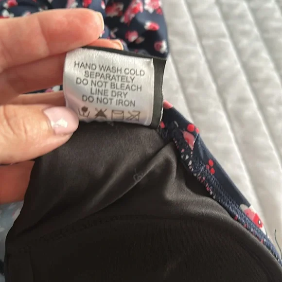 EUC Shaping one piece bathing suit - Picture 8 of 9